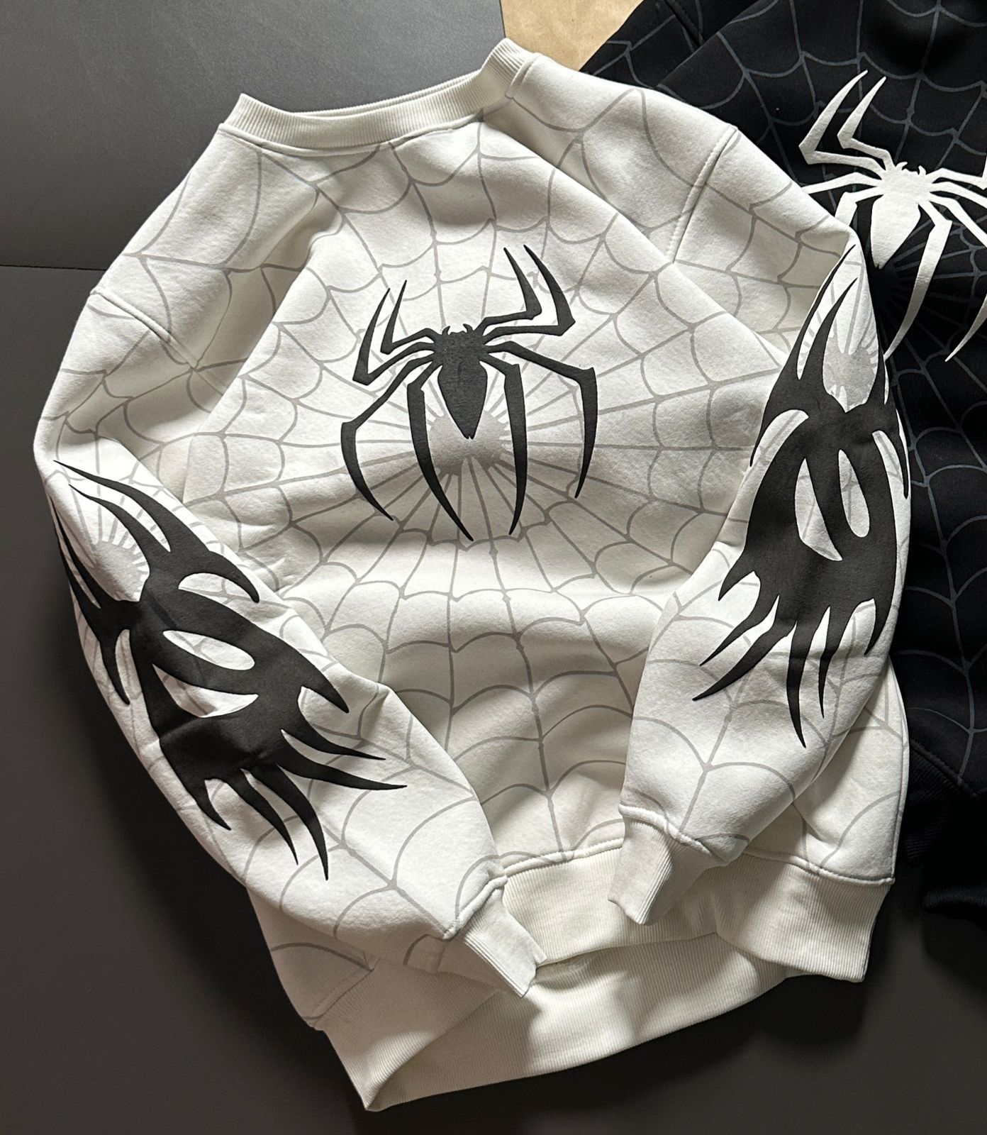 Thread Dori Signature Embroidered Hoodie – White & Black [SP-1]